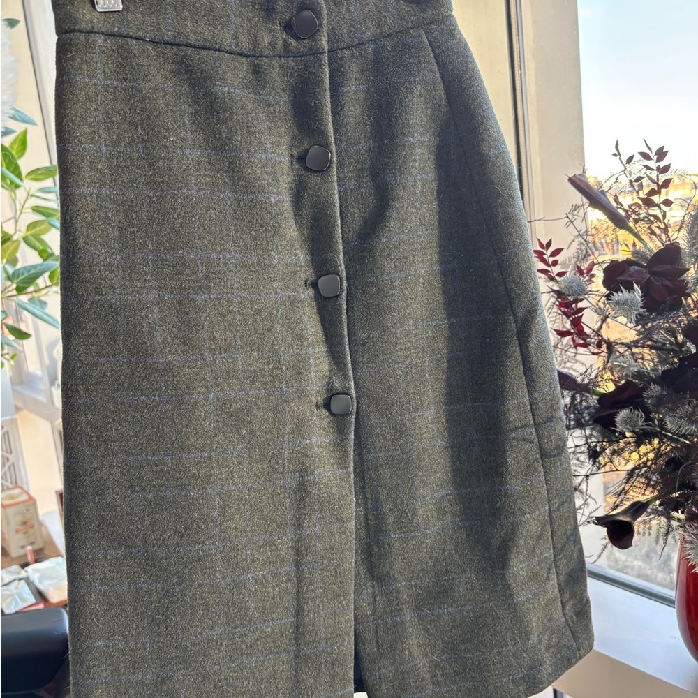 Elegant Gray Button-Down Wool Skirt